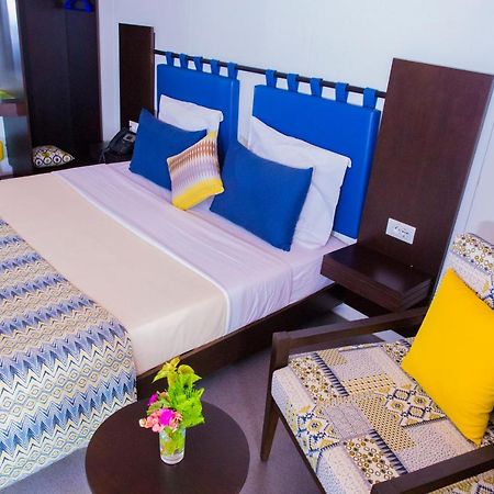 Dunia Hotel Ouagadougou Loumbila Exteriör bild