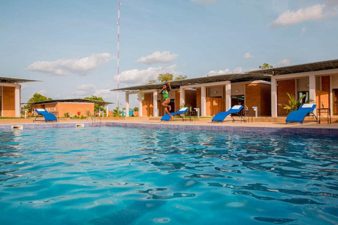 Dunia Hotel Ouagadougou Loumbila Exteriör bild